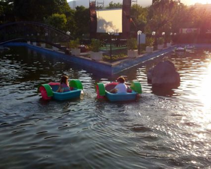 Estate 2019 Parco giochi con piscina barchette per bambini tanto divertimento vicino B&B Hotel per famiglie a Giarre
